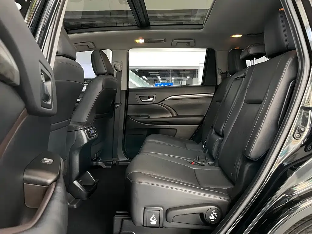 Toyota Highlander — фото 10