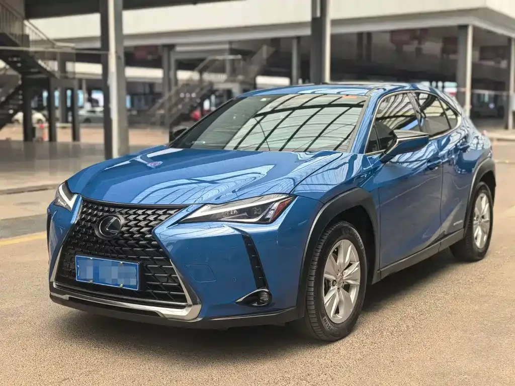 Lexus UX — фото 1