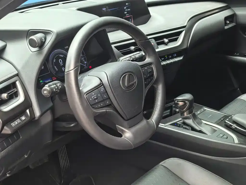 Lexus UX — фото 3