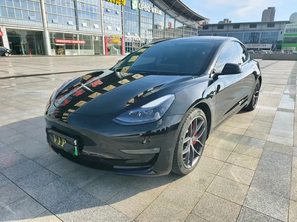 Tesla Model 3 — фото 1