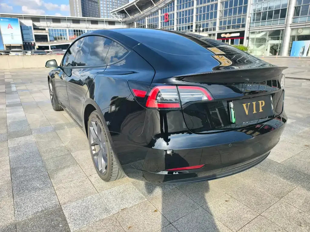 Tesla Model 3 — фото 10