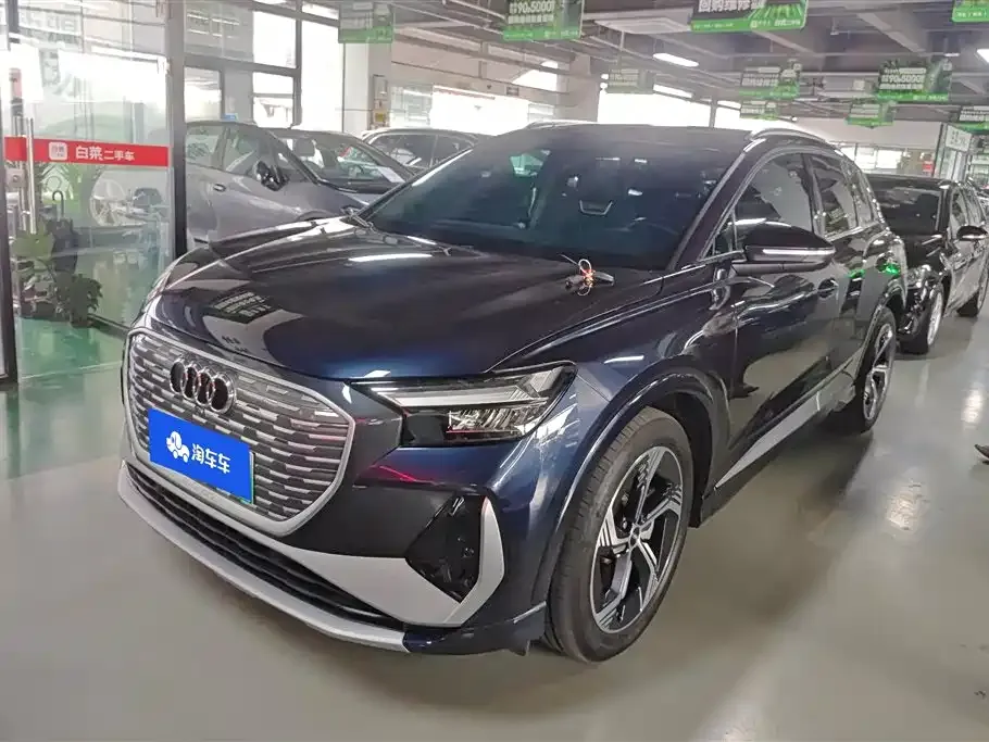 Audi Q4 e-tron — фото 1