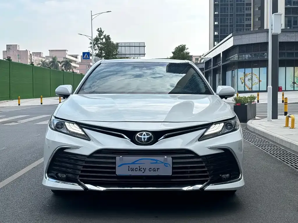 Toyota Camry — фото 5