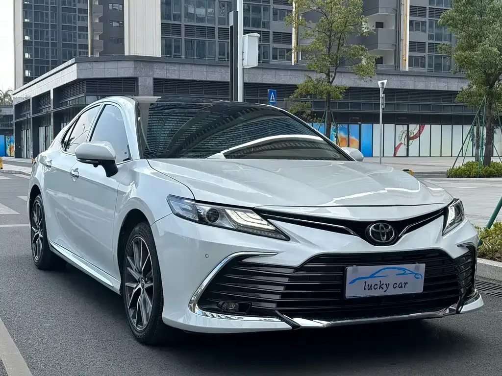 Toyota Camry — фото 3