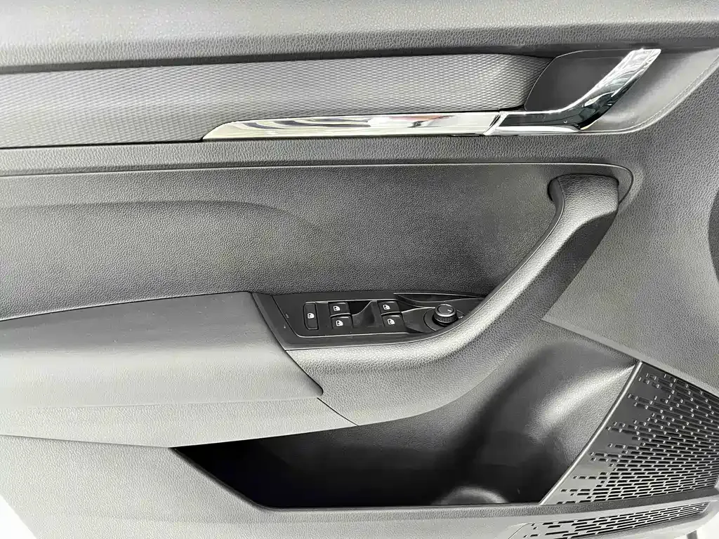 Skoda Kamiq — фото 10