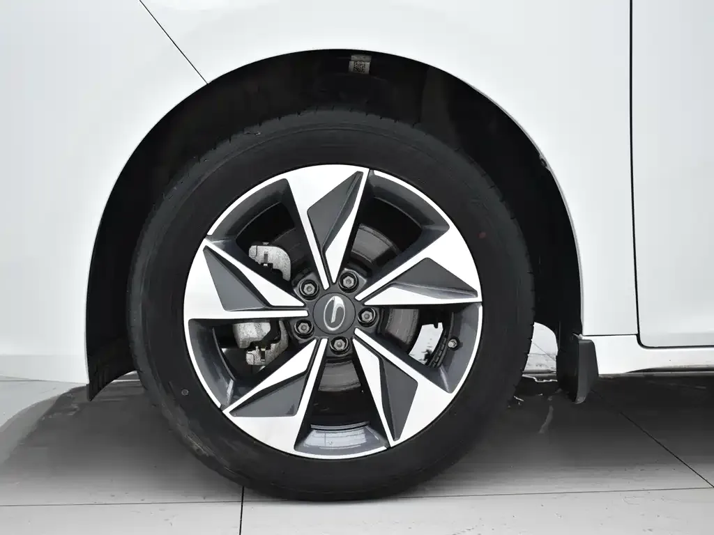 GAC Motor Trumpchi M6 — фото 2