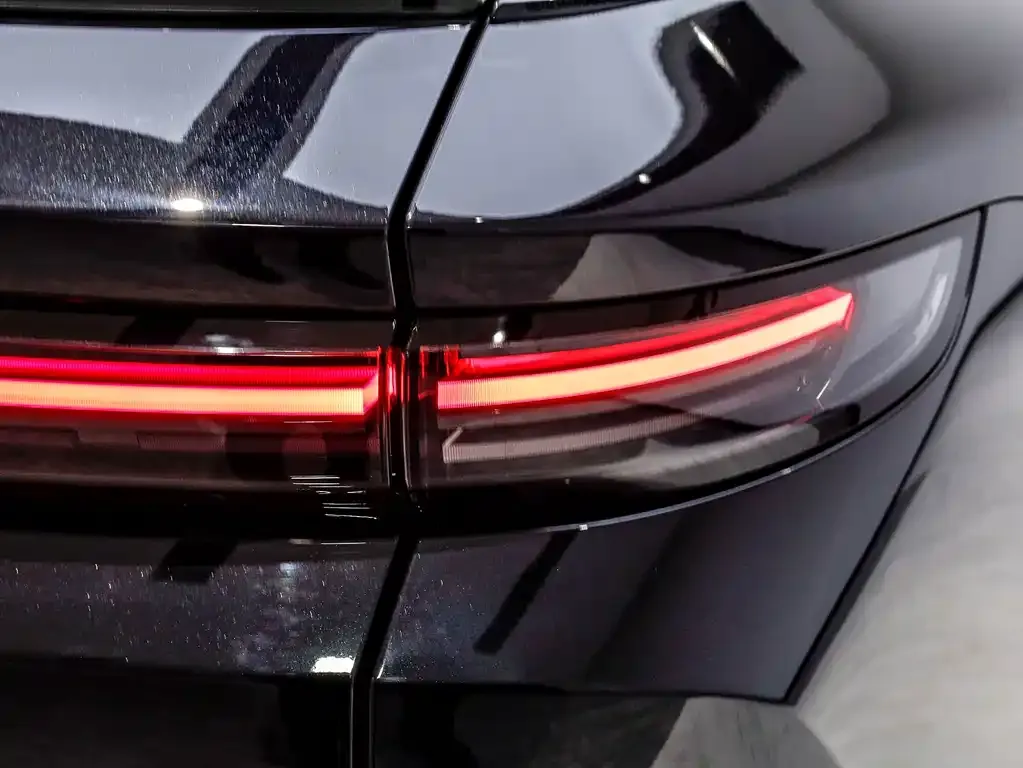 Li Auto i8 — фото 3