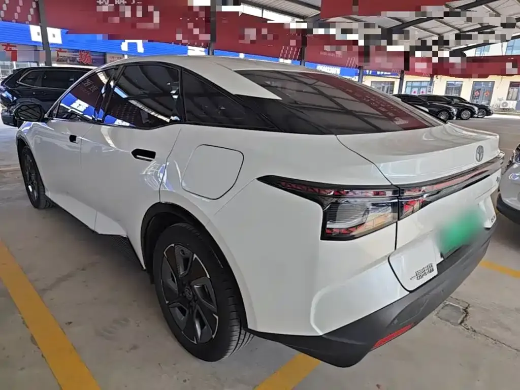 Toyota bZ3 2023 из CN, фото 7