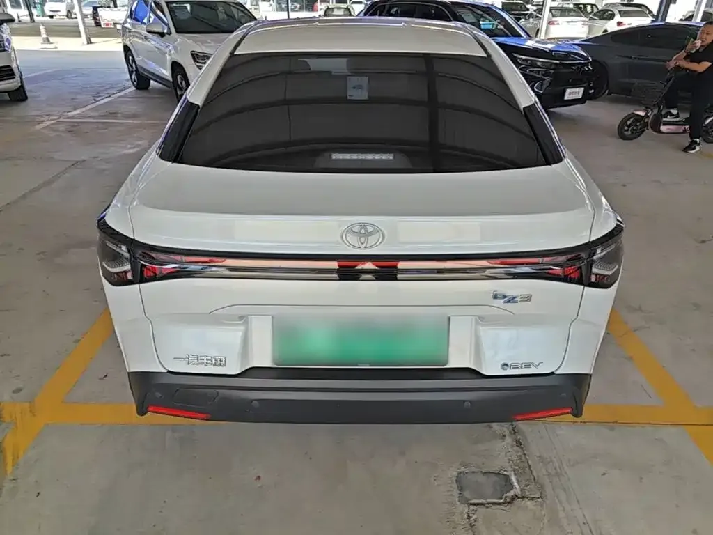 Toyota bZ3 2023 из CN, фото 10