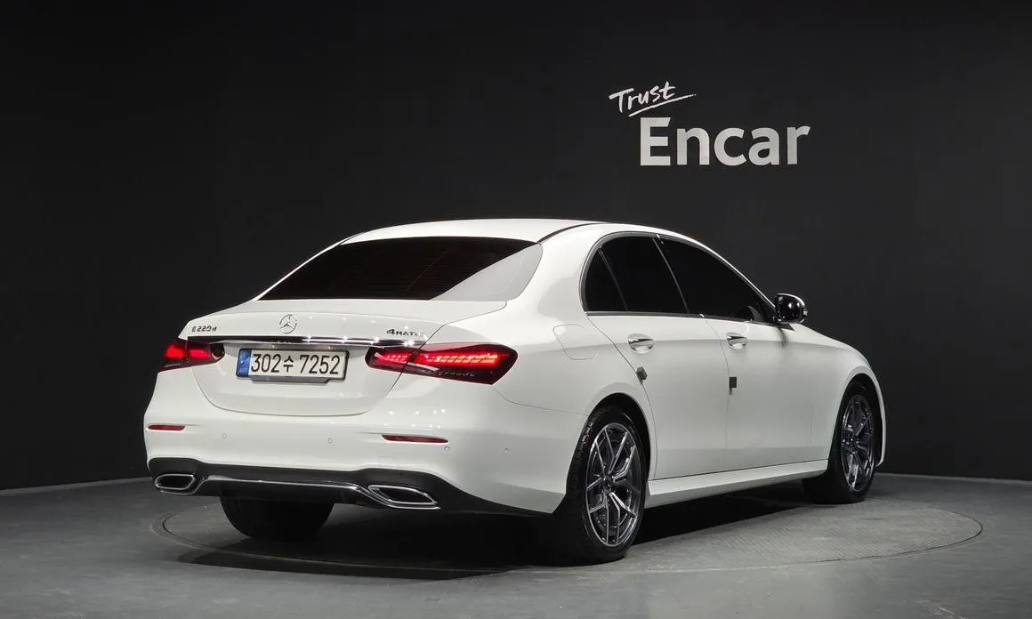 Mercedes-Benz E-Class — фото 4