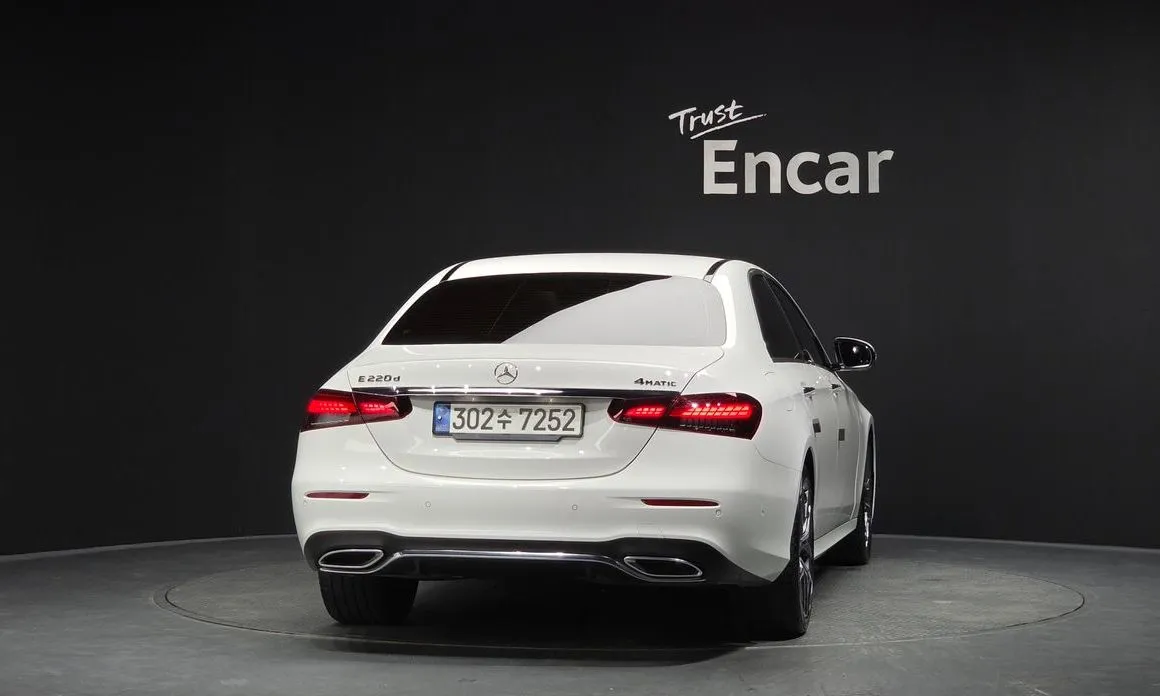 Mercedes-Benz E-Class — фото 6