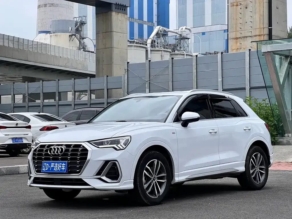 Audi Q3 — фото 1