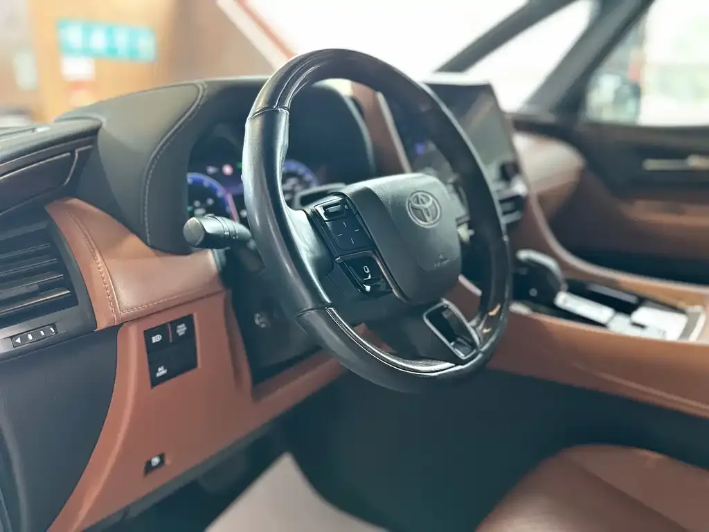 Toyota Alphard — фото 3
