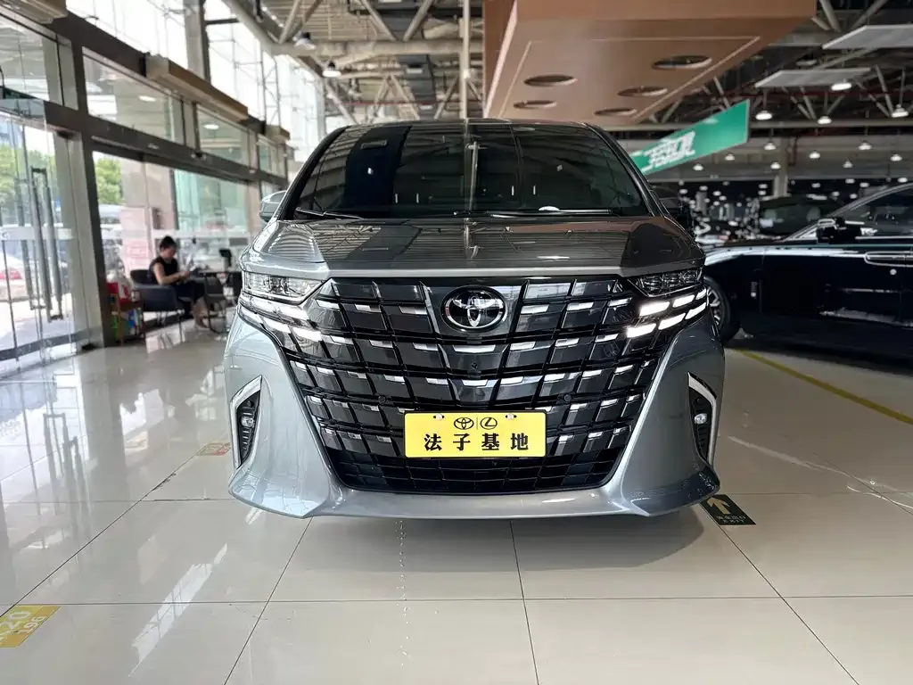 Toyota Alphard — фото 5