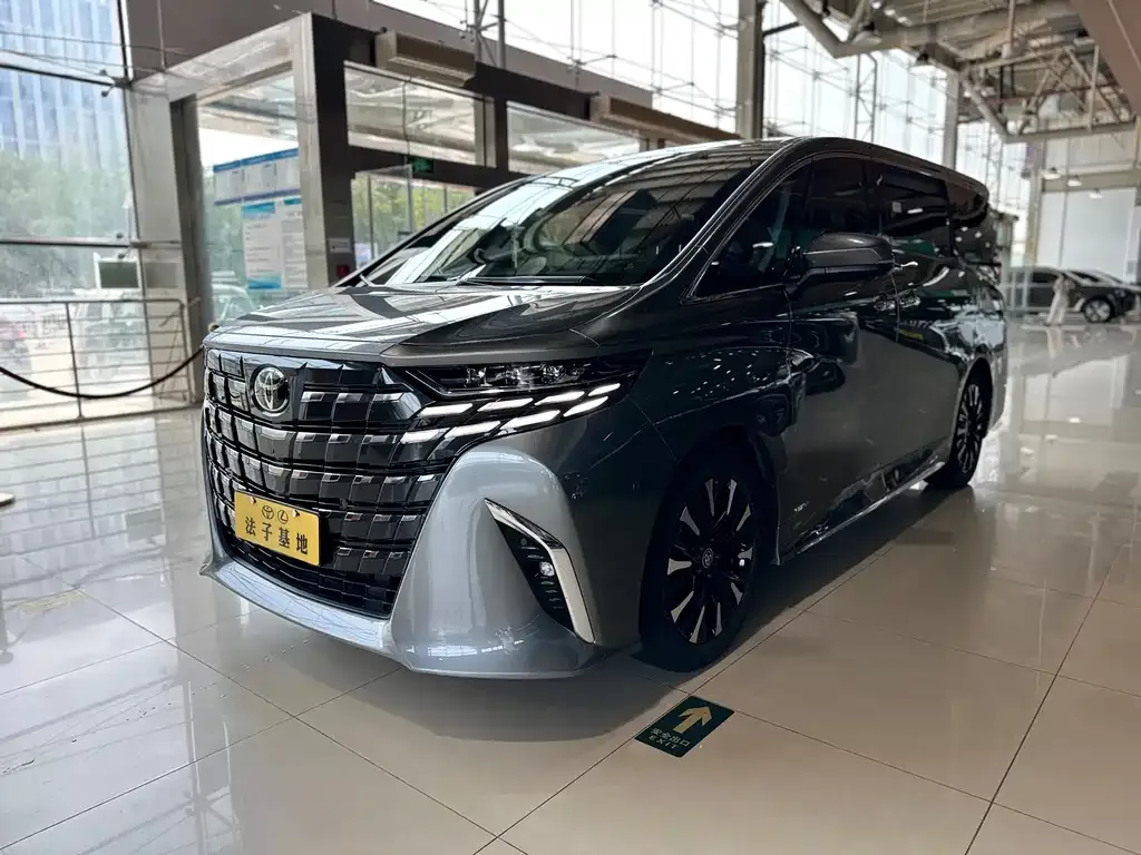 Toyota Alphard — фото 9
