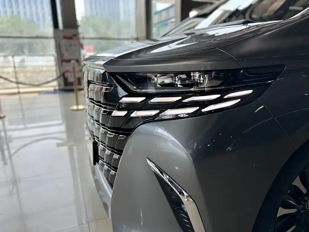 Toyota Alphard — фото 7