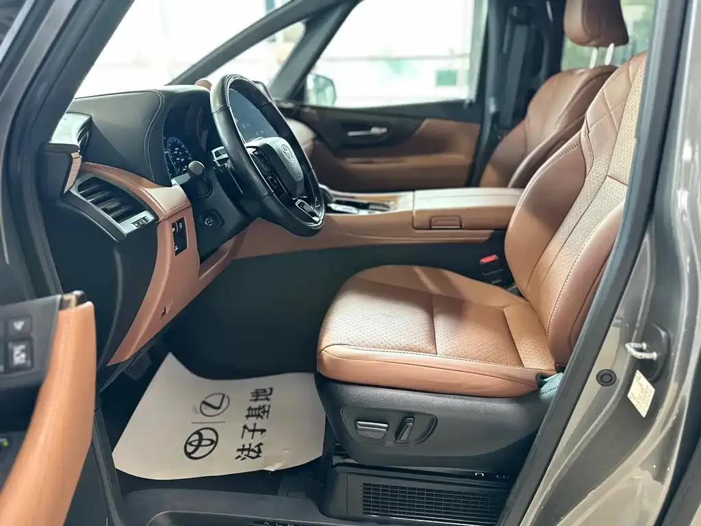 Toyota Alphard — фото 8