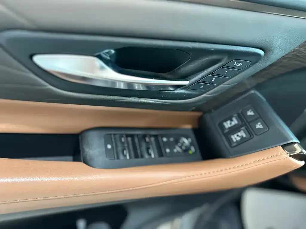 Toyota Alphard — фото 2