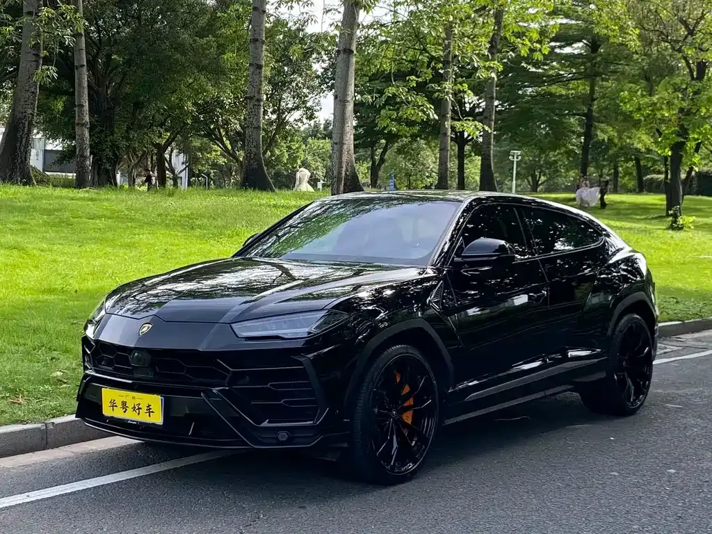 Lamborghini Urus — фото 1