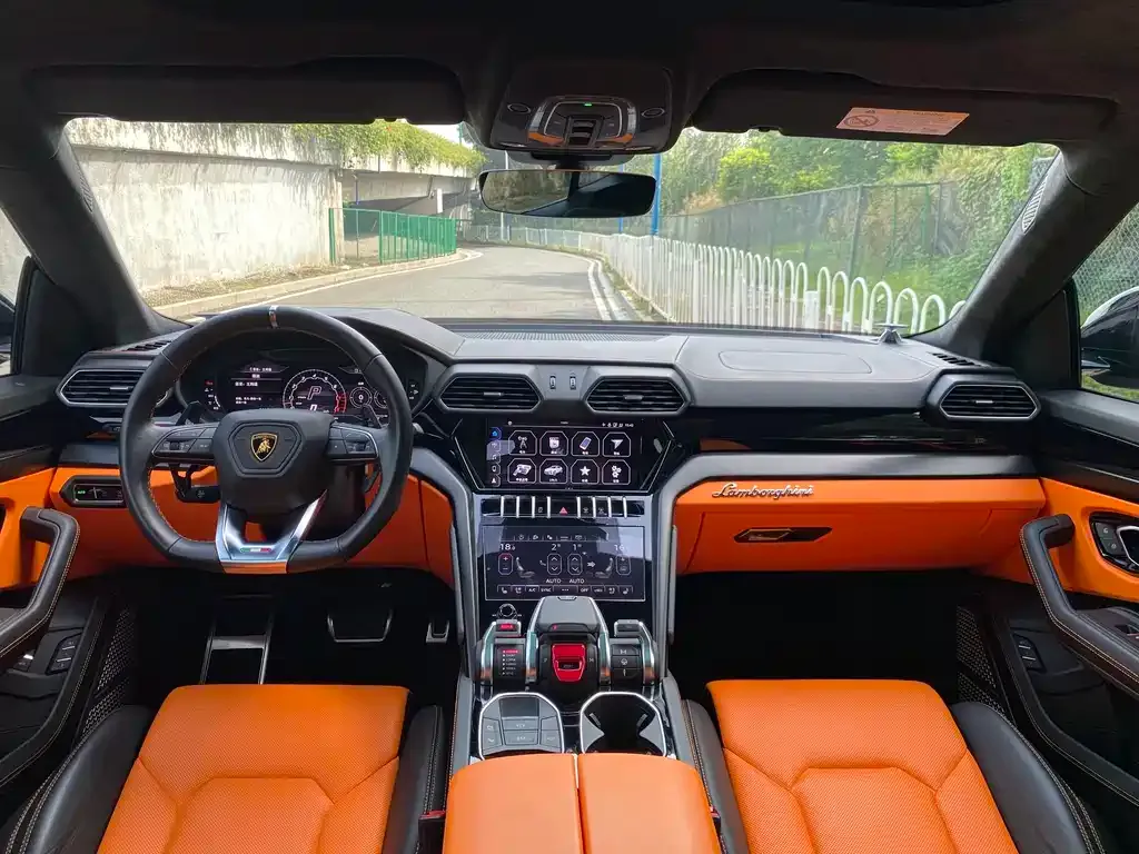 Lamborghini Urus — фото 8