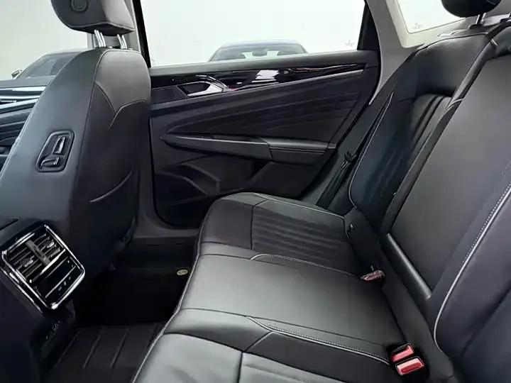 Volkswagen Passat — фото 5
