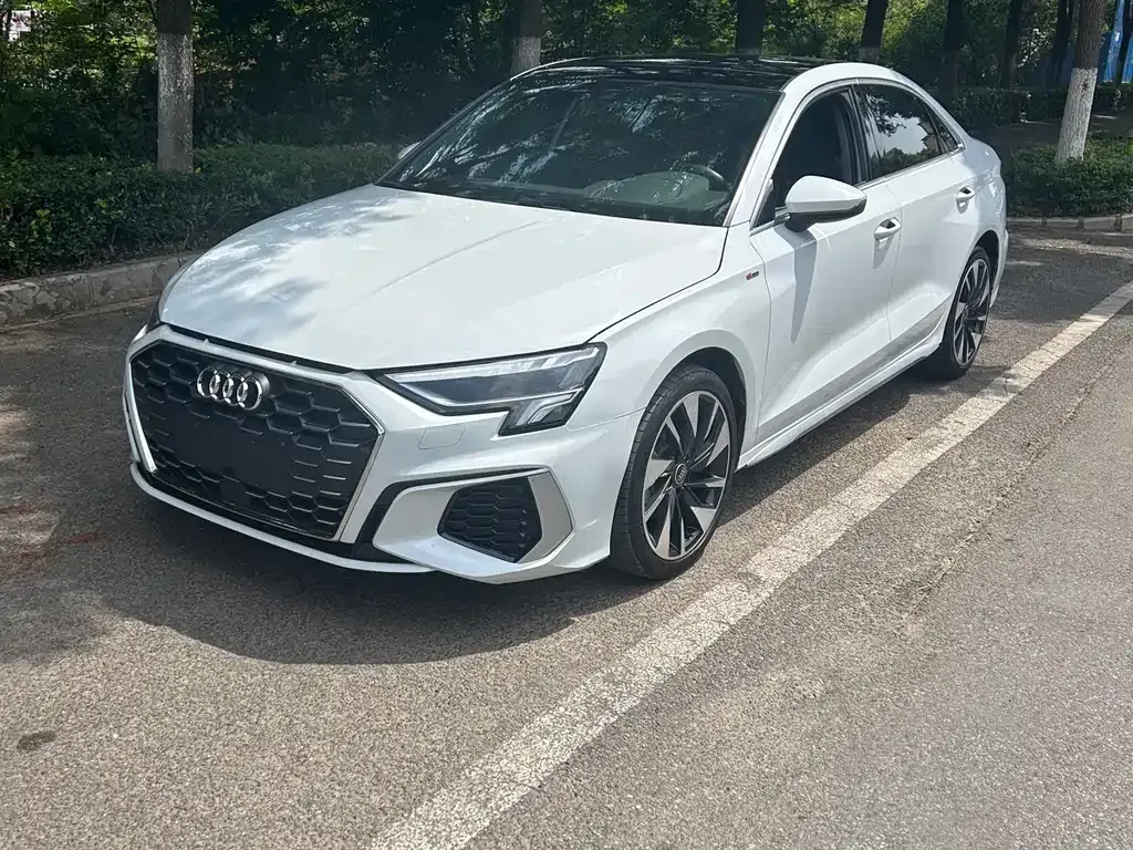 Audi A3 — фото 1