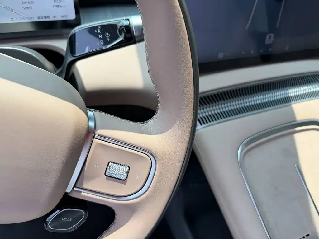 XPeng X9 — фото 2