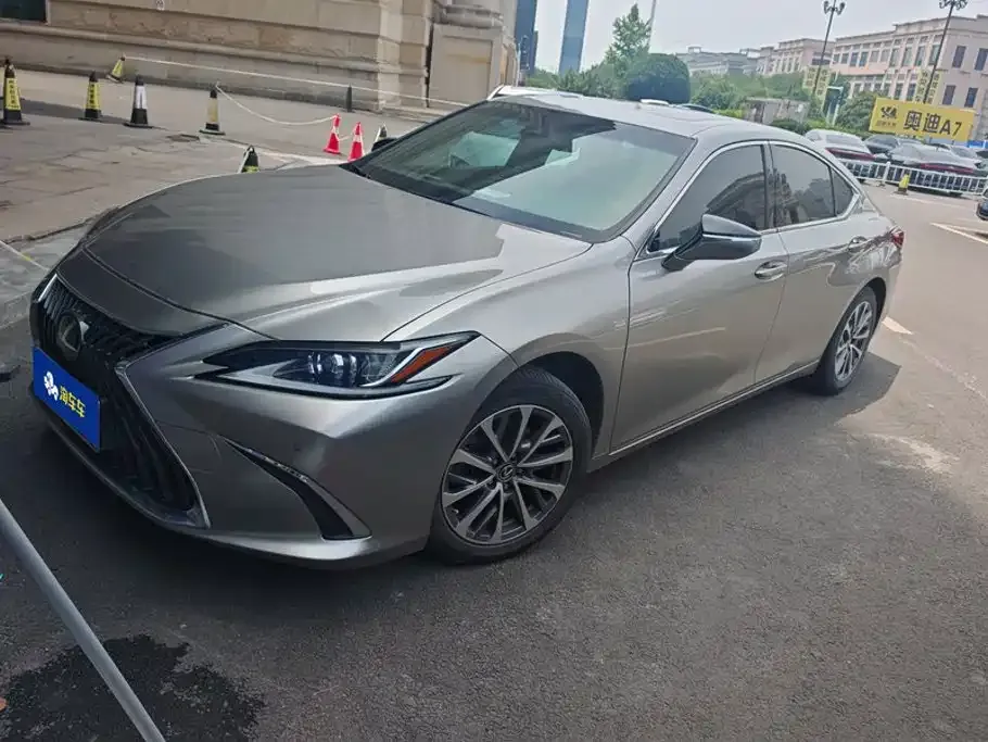 Lexus ES — фото 1