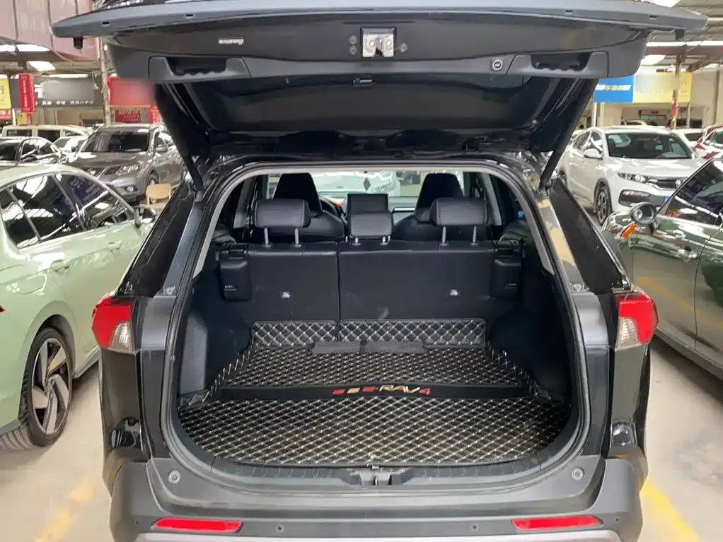Toyota RAV4 — фото 10