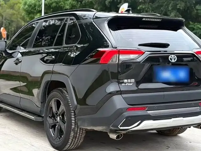 Toyota RAV4 — фото 4