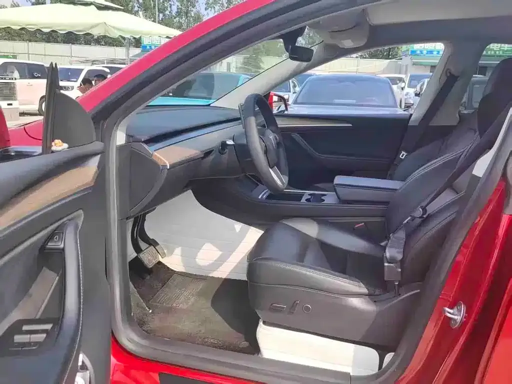 Tesla Model Y — фото 4