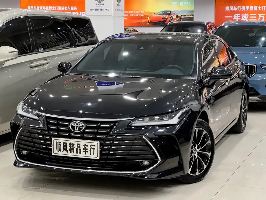 Toyota Avalon — фото 1