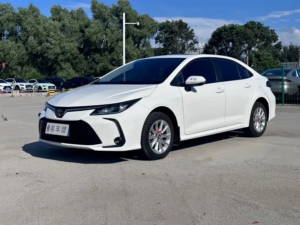 Toyota Corolla — фото 1