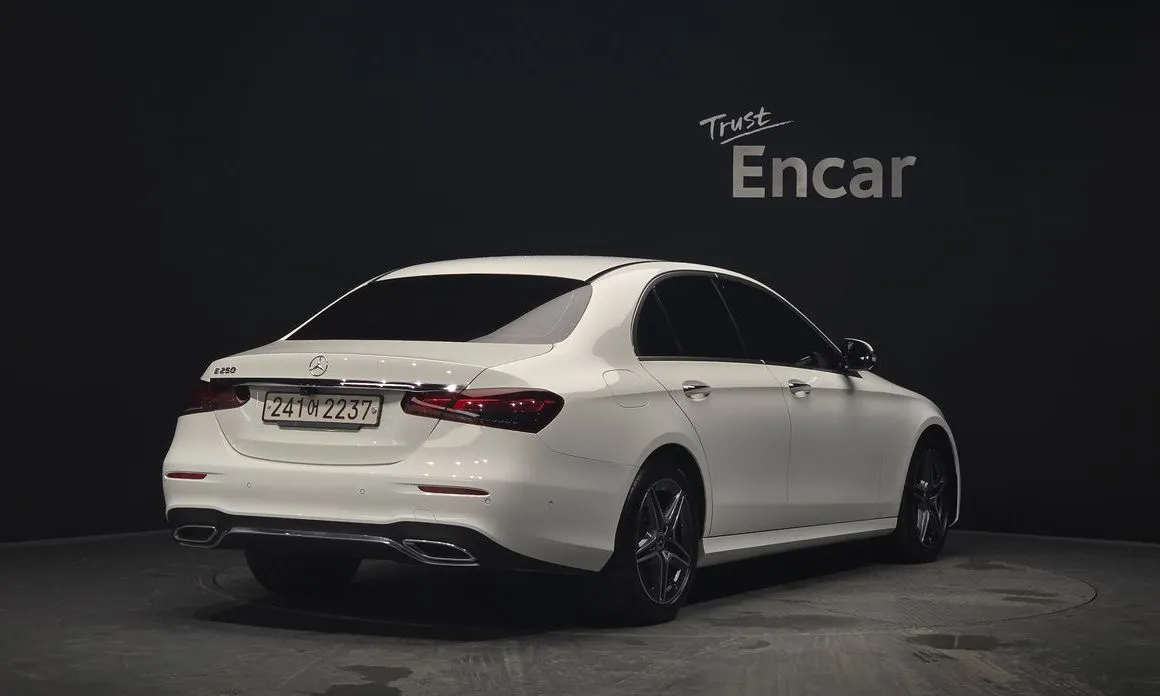 Mercedes-Benz E-Class — фото 4