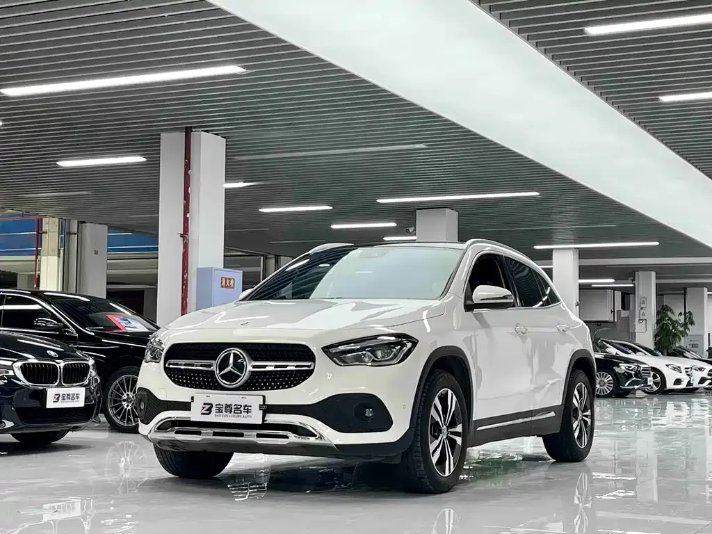 Mercedes-Benz GLA — фото 1