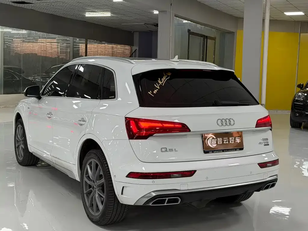 Audi Q5L — фото 5