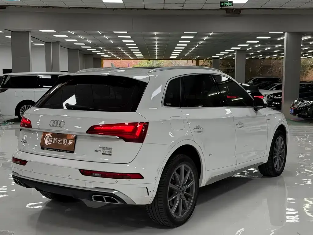 Audi Q5L — фото 9