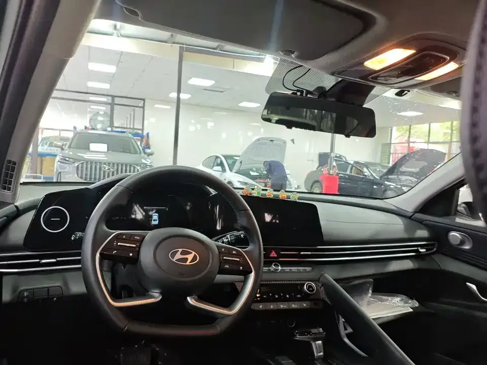 Hyundai Elantra — фото 9