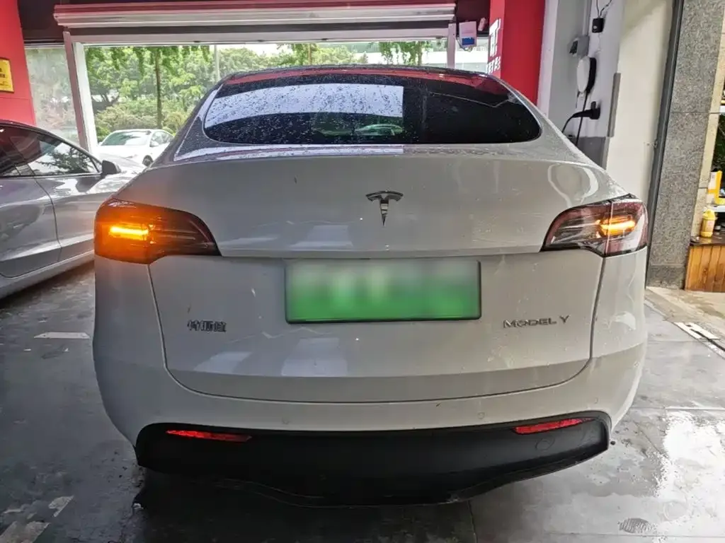 Tesla Model Y — фото 6