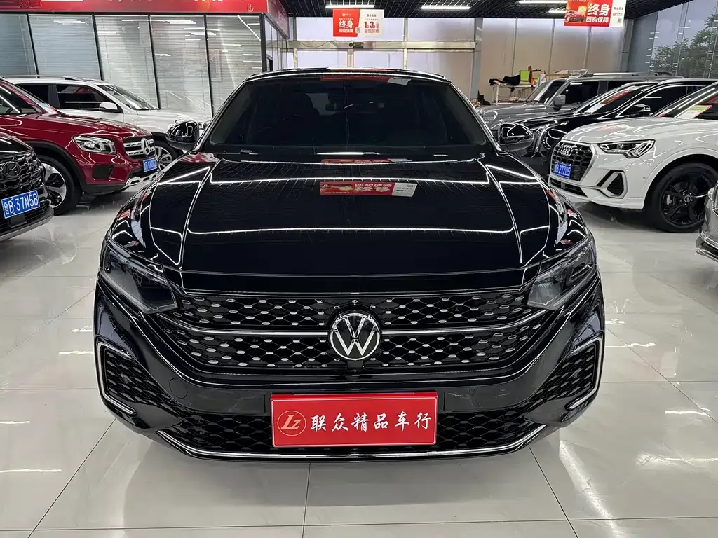 Volkswagen Passat — фото 1