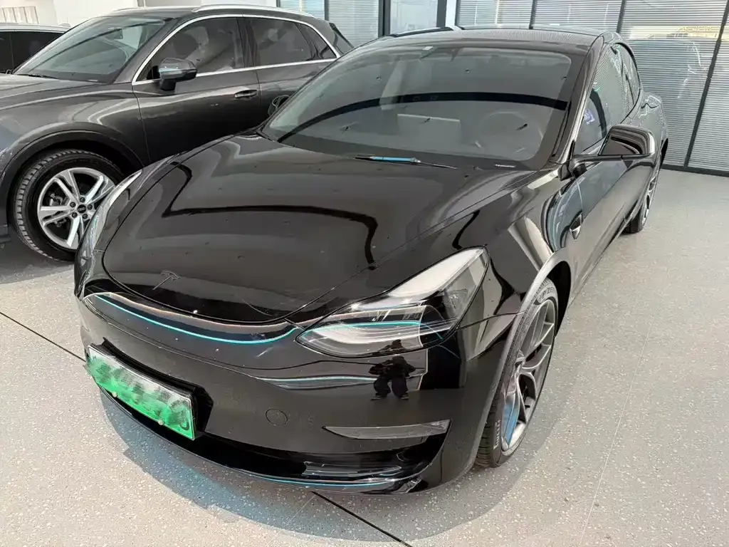 Tesla Model 3 — фото 1
