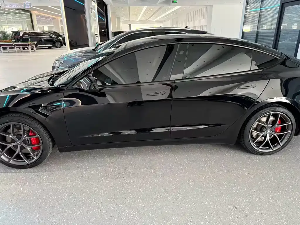 Tesla Model 3 — фото 6