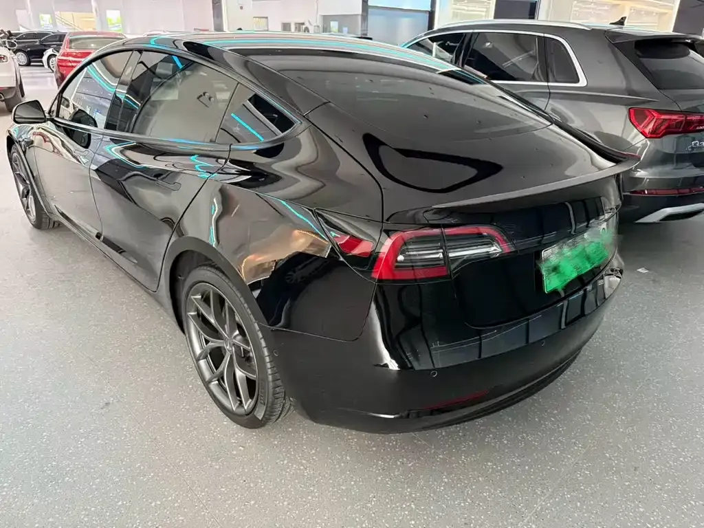 Tesla Model 3 — фото 3