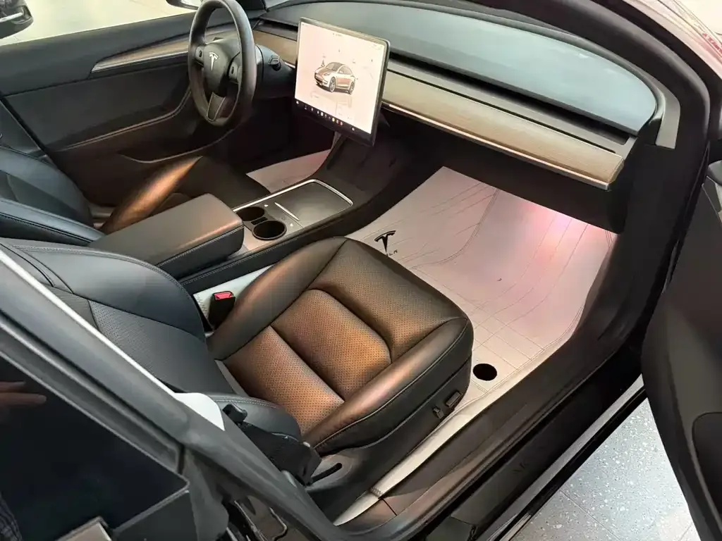 Tesla Model 3 — фото 4