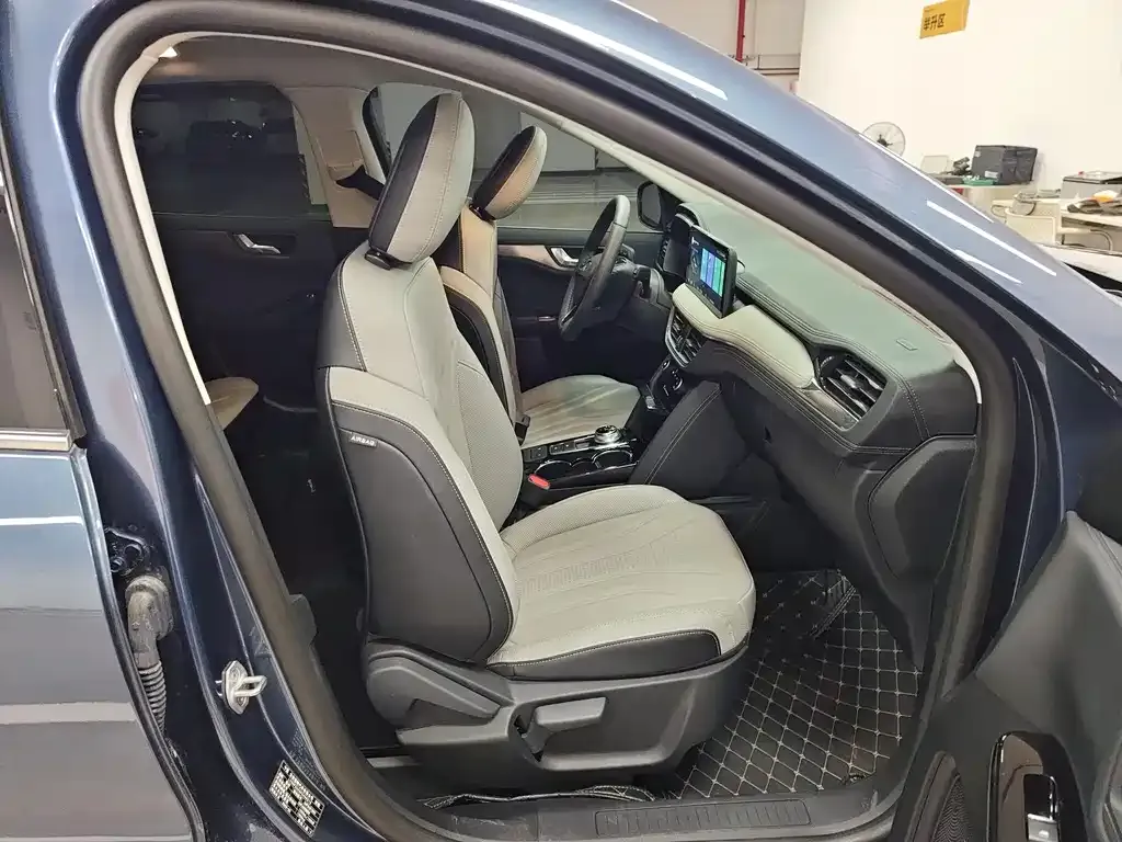 Ford Escape 2023 из CN, фото 6