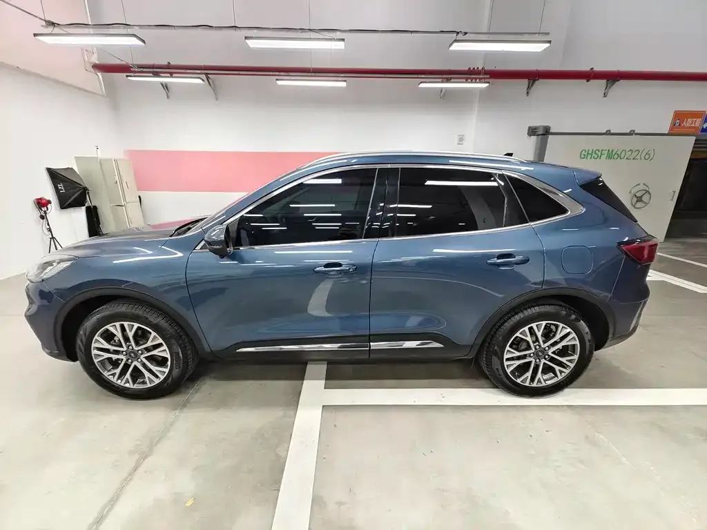 Ford Escape 2023 из CN, фото 8