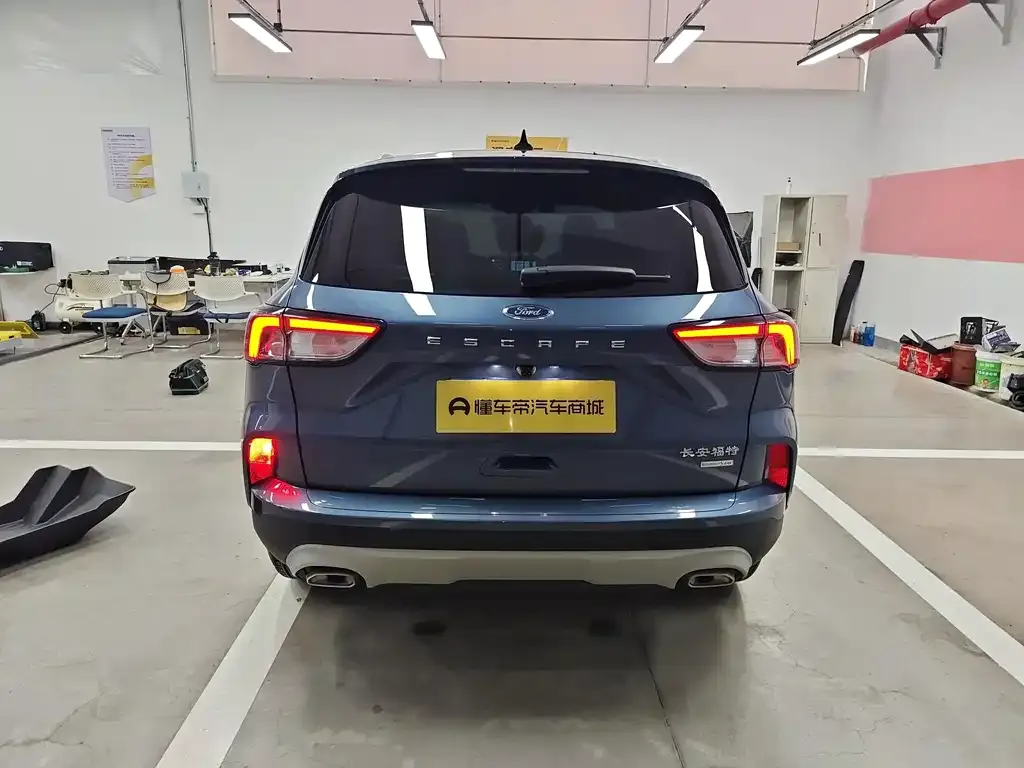 Ford Escape 2023 из CN, фото 2