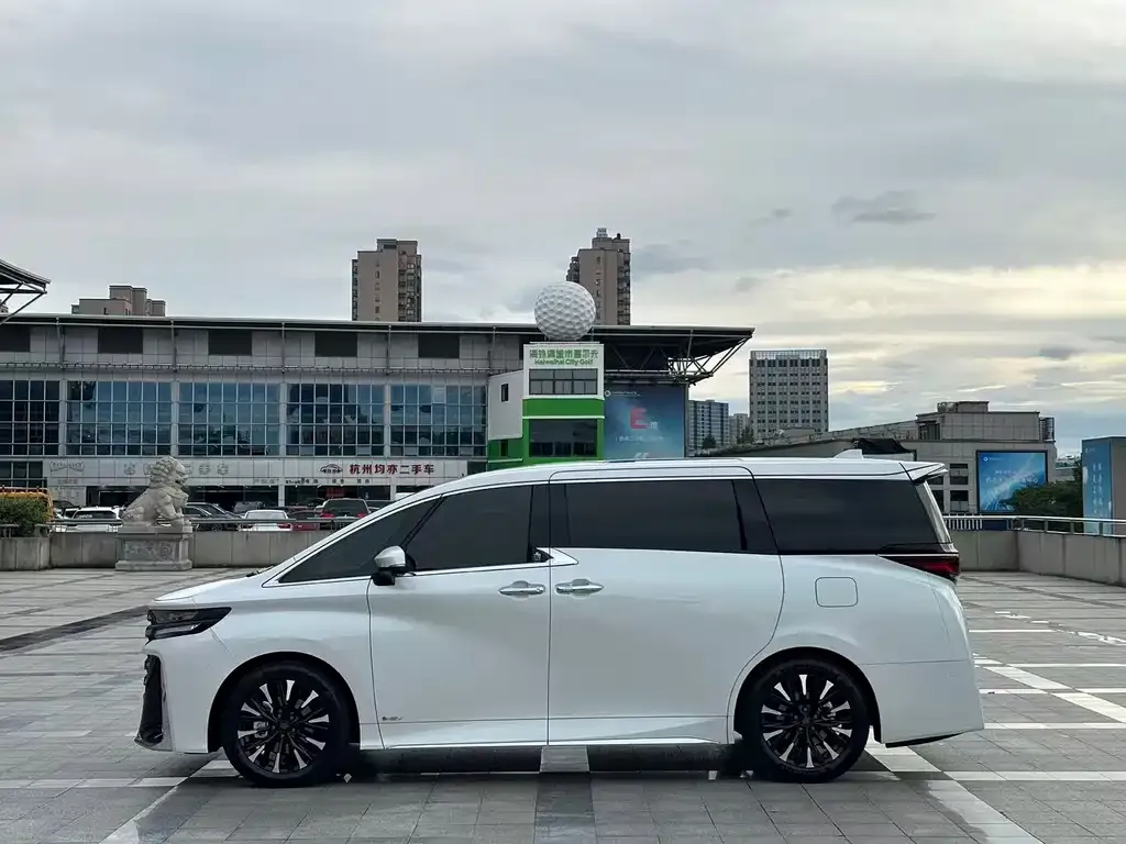 Toyota Vellfire — фото 2