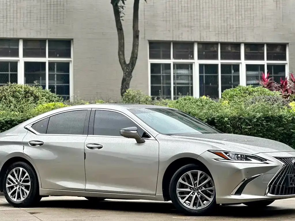 Lexus ES — фото 1