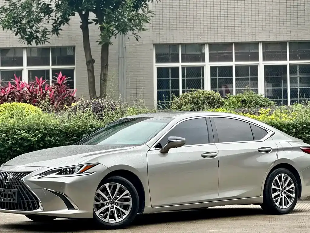 Lexus ES — фото 3